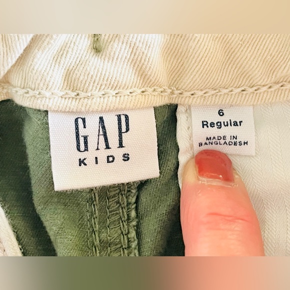 GAP SHORTS—2 PAIR—SIZE 6–CLEAN—UNISEX SHORTS—ADJUSTABLE WAIST—ADORABLE— - Picture 3 of 13